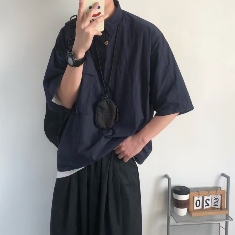 Cămașă lejeră cu guler pătrat, mâneci scurte, buzunar decorativ, croială lejeră, amestec din poliester