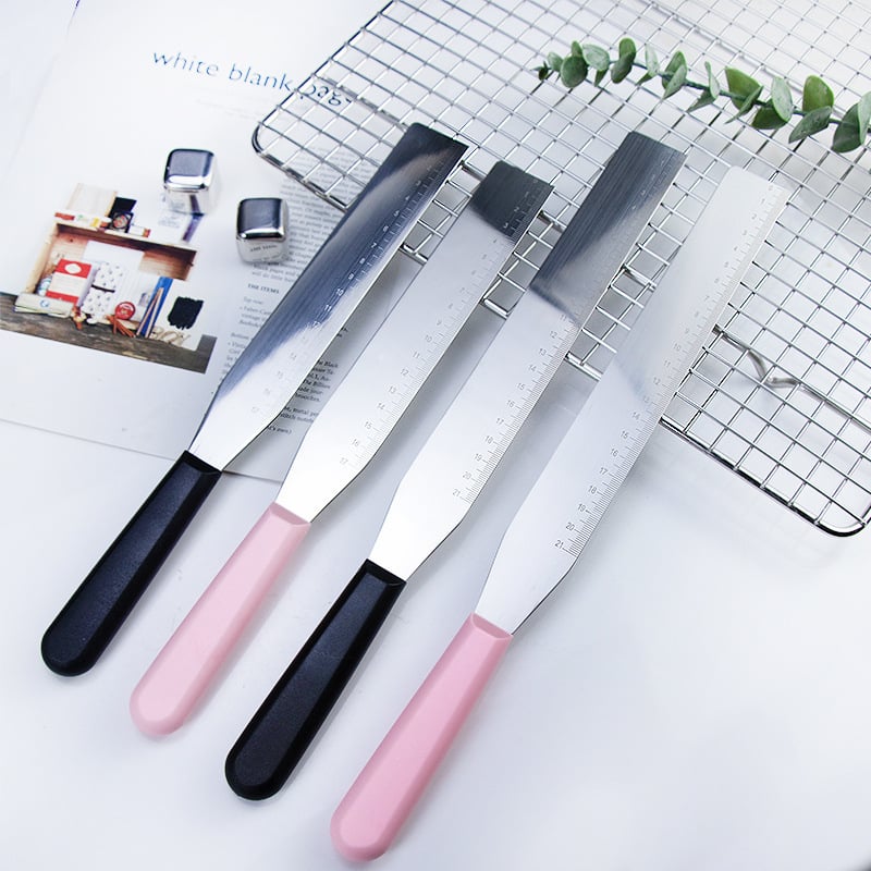 Spatulă dreptunghiulară cu scară pentru decorarea torturilor, din oțel inoxidabil