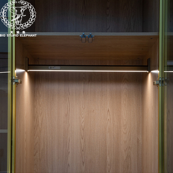 Gardróbba illeszkedő ruhaszárító rúd LED világítással, alumíniumötvözet, emberi test-érzékelő, 8000mAh akkumulátor, 4000K fényhőmérséklet