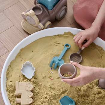 Tengerparti homokozó készlet vonat alakú vödörrel és ásóval; műanyag játék, 4–6 éveseknek, 3C tanúsítvány, hálós zacskós csomagolás