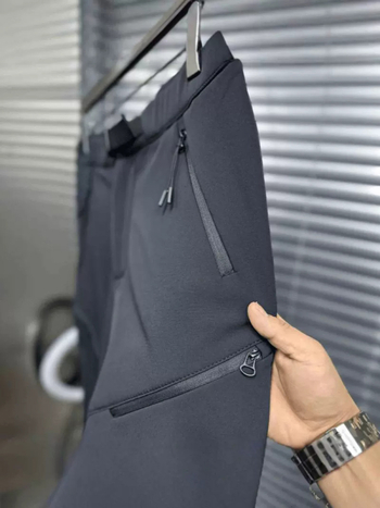 Férfi outdoor vízálló softshell nadrág, karcsúsított fazon, zsebekkel, középmagas derekú, poliészter anyag