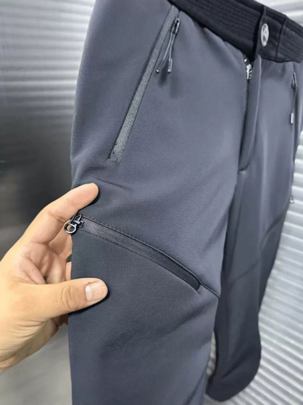 Férfi outdoor vízálló softshell nadrág, karcsúsított fazon, zsebekkel, középmagas derekú, poliészter anyag