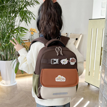 Első–második osztályos iskolatáska cartoon stílusban, ultra könnyű, gerincvédelem, lélegző vállpántok, nylon anyag