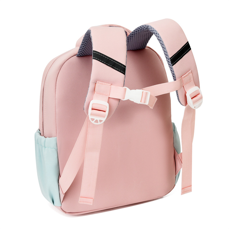 Első–második osztályos iskolatáska cartoon stílusban, ultra könnyű, gerincvédelem, lélegző vállpántok, nylon anyag