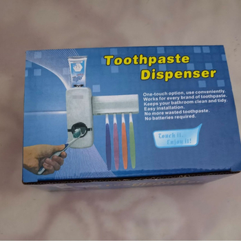 Automat pentru pastă de dinți cu montaj pe perete prin ventuză și suport pentru periuțe protejat de praf; potrivit pentru toate grupele de vârstă; neimportat.