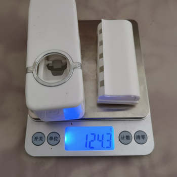 Automat pentru pastă de dinți cu montaj pe perete prin ventuză și suport pentru periuțe protejat de praf; potrivit pentru toate grupele de vârstă; neimportat.