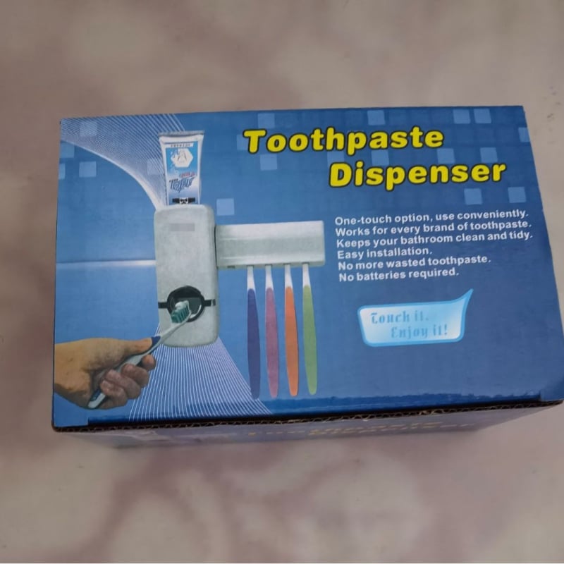 Automat pentru pastă de dinți cu montaj pe perete prin ventuză și suport pentru periuțe protejat de praf; potrivit pentru toate grupele de vârstă; neimportat.