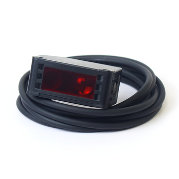 G3010 laserski fotoelektrični prekidač s potiskom pozadine, domet detekcije do 4 m, IR svjetlo, 24 V, IP65, 2 ms