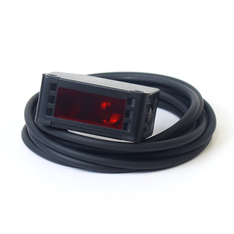 G3010 laserski fotoelektrični prekidač s potiskom pozadine, domet detekcije do 4 m, IR svjetlo, 24 V, IP65, 2 ms