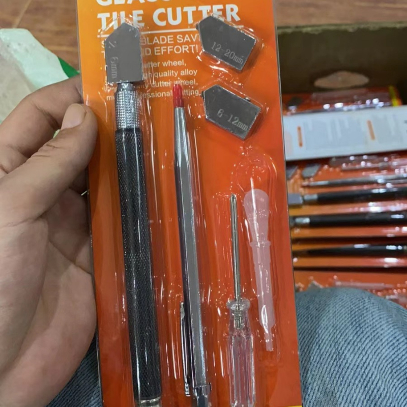 Tăietor cu role pentru sticlă și plăci ceramice