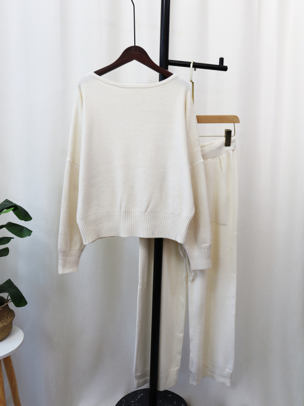 Set pentru femei format din pulover tricotat și pantaloni largi; material: tricot; poliester 70–80%; stil japonez-koreean lejer; sezon: iarnă 2025