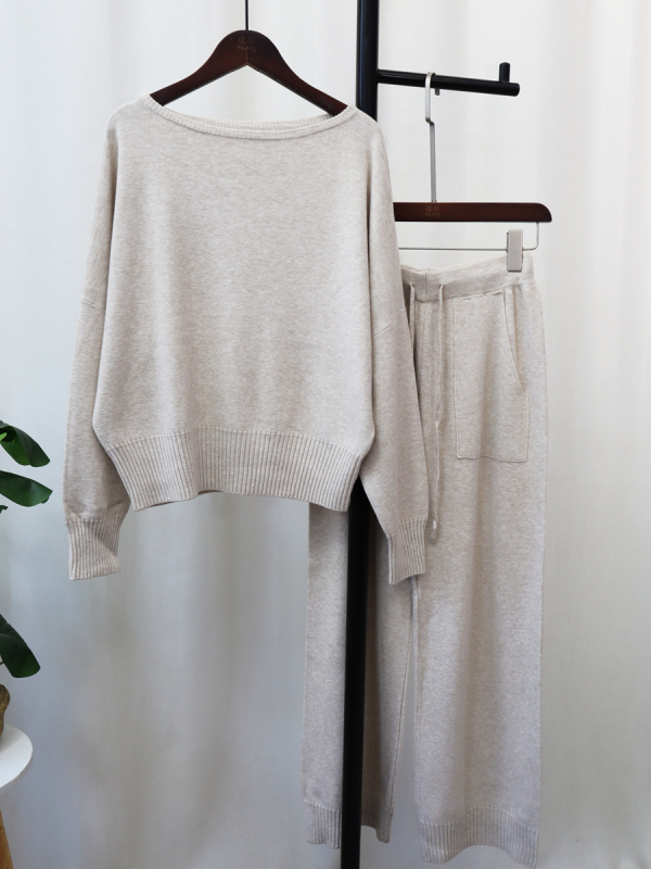 Set pentru femei format din pulover tricotat și pantaloni largi; material: tricot; poliester 70–80%; stil japonez-koreean lejer; sezon: iarnă 2025