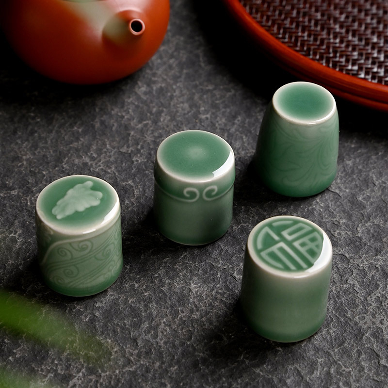 Κεραμικό σετ καλυμμάτων για τελετή τσαγιού: καλύμματα για την κανάτα και το κύπελλο, εκτύπωση λογότυπου, συσκευασία με δίσκο, ποιότητα Α' κατηγορίας.