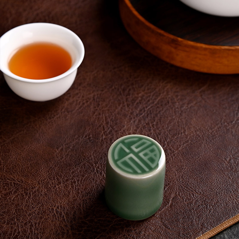 Κεραμικό σετ καλυμμάτων για τελετή τσαγιού: καλύμματα για την κανάτα και το κύπελλο, εκτύπωση λογότυπου, συσκευασία με δίσκο, ποιότητα Α' κατηγορίας.