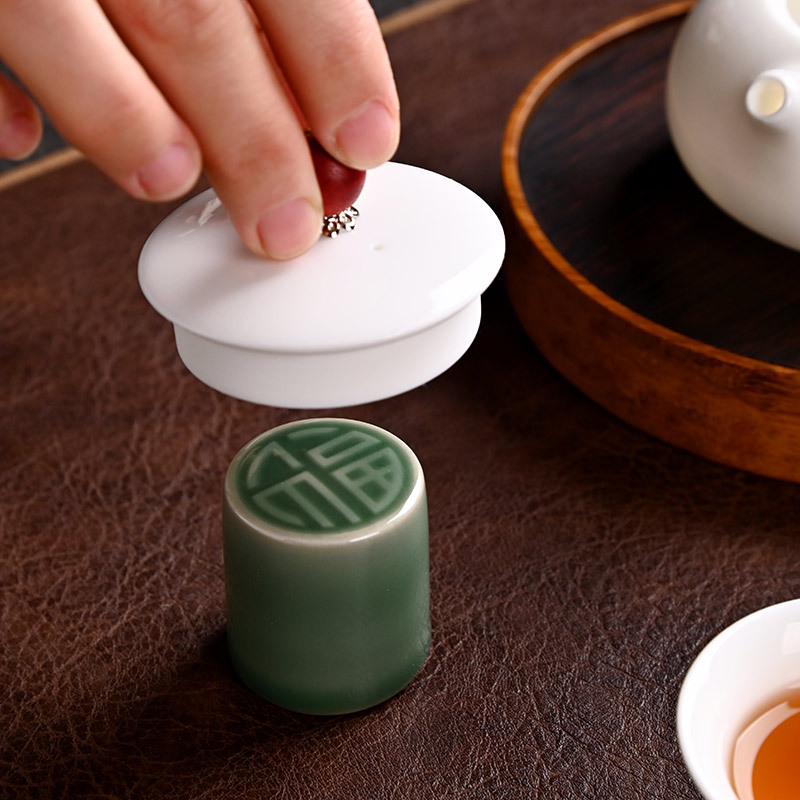 Κεραμικό σετ καλυμμάτων για τελετή τσαγιού: καλύμματα για την κανάτα και το κύπελλο, εκτύπωση λογότυπου, συσκευασία με δίσκο, ποιότητα Α' κατηγορίας.