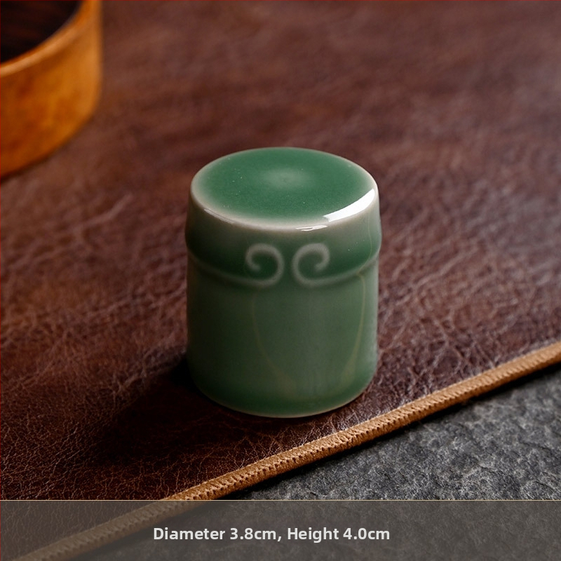 Keramický set krytov pre čajovú ceremóniu: kryty na čajník a šálky, s potlačeným logom, balenie podnosom, prvotriedna kvalita.