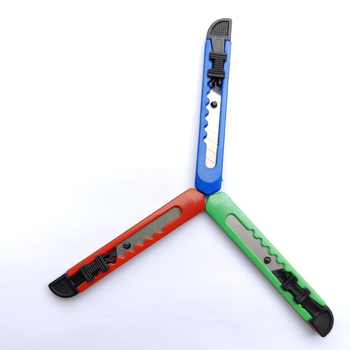 FT-155 Cuțit de precizie din plastic, compact, pentru tapet, tăierea hârtiei și film pentru sticlă; lamă 0.33; greutate 0.34