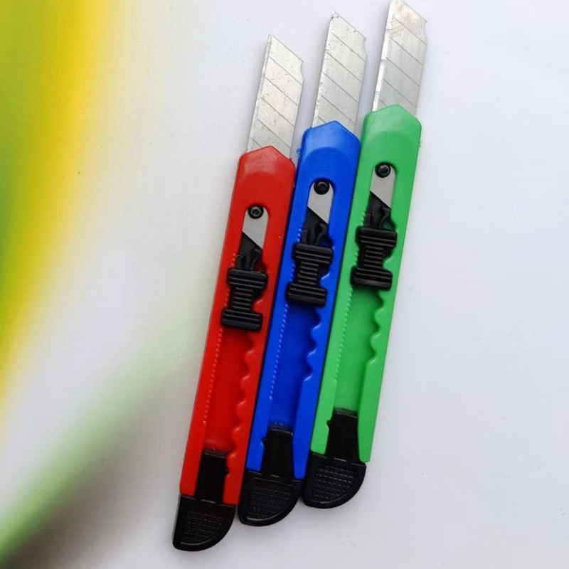 FT-155 Cuțit de precizie din plastic, compact, pentru tapet, tăierea hârtiei și film pentru sticlă; lamă 0.33; greutate 0.34