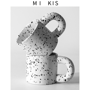 Fürdőszobai fogkefetartó és tároló polc párnak – MIKIS márka; logó nélkül; testreszabás nélkül; ajándék lehet például születésnap, fesztivál, új otthon