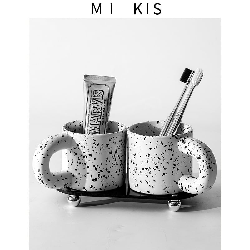 Fürdőszobai fogkefetartó és tároló polc párnak – MIKIS márka; logó nélkül; testreszabás nélkül; ajándék lehet például születésnap, fesztivál, új otthon