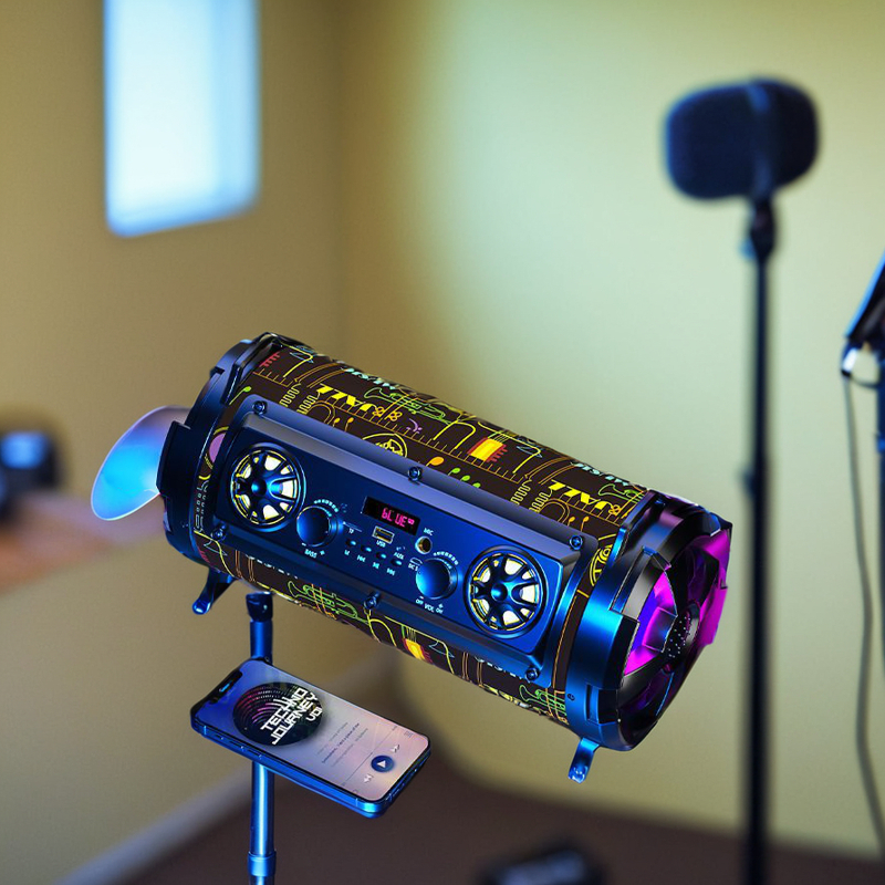 Bežični Bluetooth karaokes zvučni sustav s 3 zvučnika, 25W izlazne snage, BT 5.0, frekvencijski raspon 100 Hz–20 kHz, ugrađena baterija 2000–4000 mAh