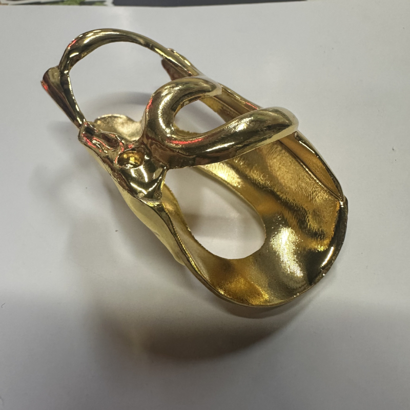 Accesorii pentru agățat, aliaj de zinc, placare electrochimică, model Nobleman, toamna 2024