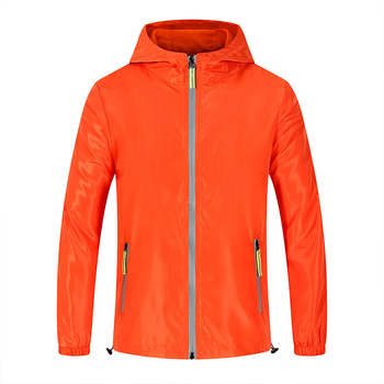 Jakna s dugim rukavima, sportski stil, rever ovratnik, zatvarač, debeli materijal 100% poliester, prilagođeni kroj, bočne džepove, za sve sezone