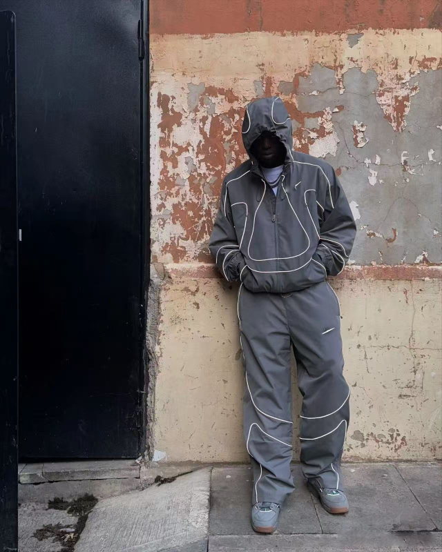 Alcatraz suradnja jakna s izvezenim logom, unisex široki kroj, kapuljača, zip, reflektirajuće trake, model 25002