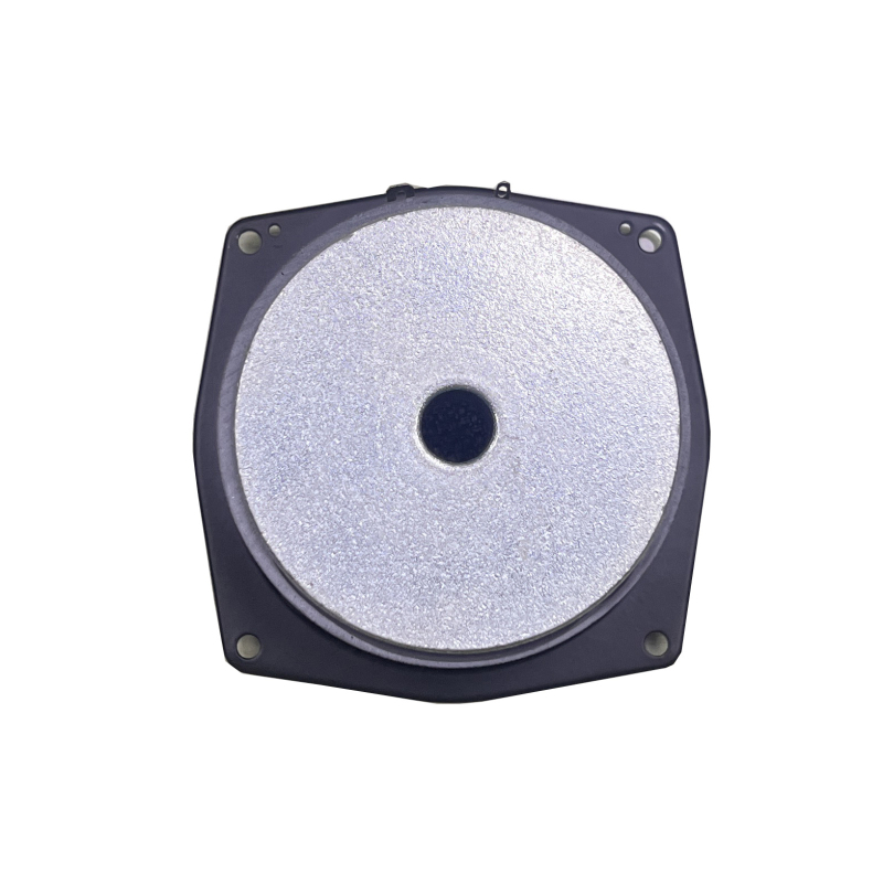 Koaxiális hangszóró nem papírdiafragmával, külső mágneses rendszerrel, hangosításra.