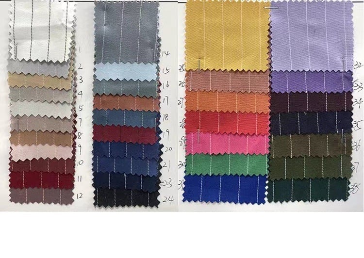 Ανδρικό κοστούμι με ρίγες, slim fit, πέτο κορυφής, διπλής σειράς κουμπιά, διαπνέον πολυεστερικό μίγμα για καλοκαίρι, κατάλληλο για καθημερινή χρήση και γάμους