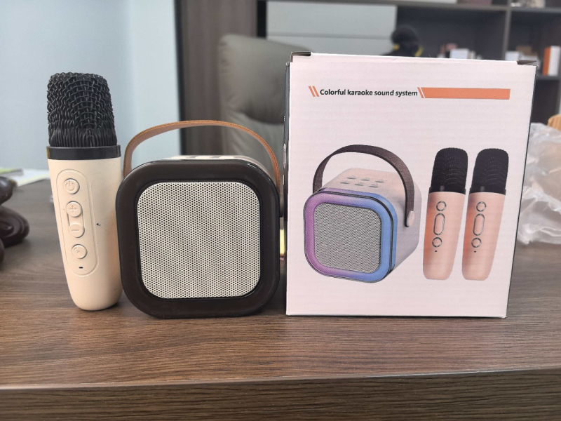 K12 Bluetooth karaoke zvučnik i mikrofon, prijenosni sve-u-jednom, ABS kućište, IPX7, frekvencijski odziv 100 Hz–20 kHz, SNR ≥70 dB, Bluetooth veza