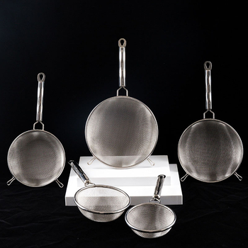 304 rozsdamentes acélból készült kettős hálós szita kolander – gyümölcslevek szűrésére és liszt átszitálására, csúszásmentes, dupla kampó