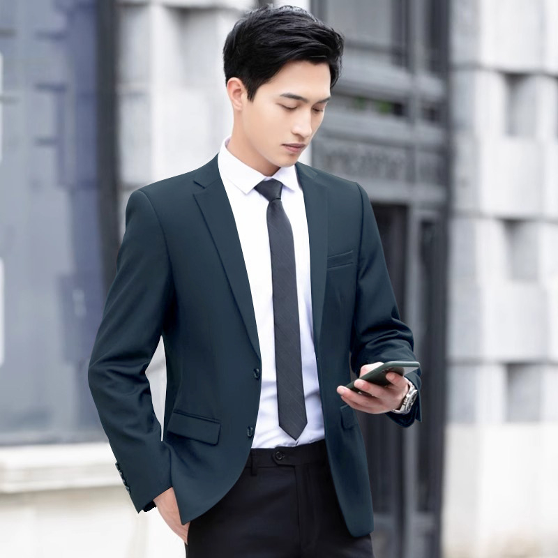 Muško odijelo u korejskom stilu, uski kroj, prednje zatvaranje s dva gumba, džepovi s patchama, poliester-mješavina