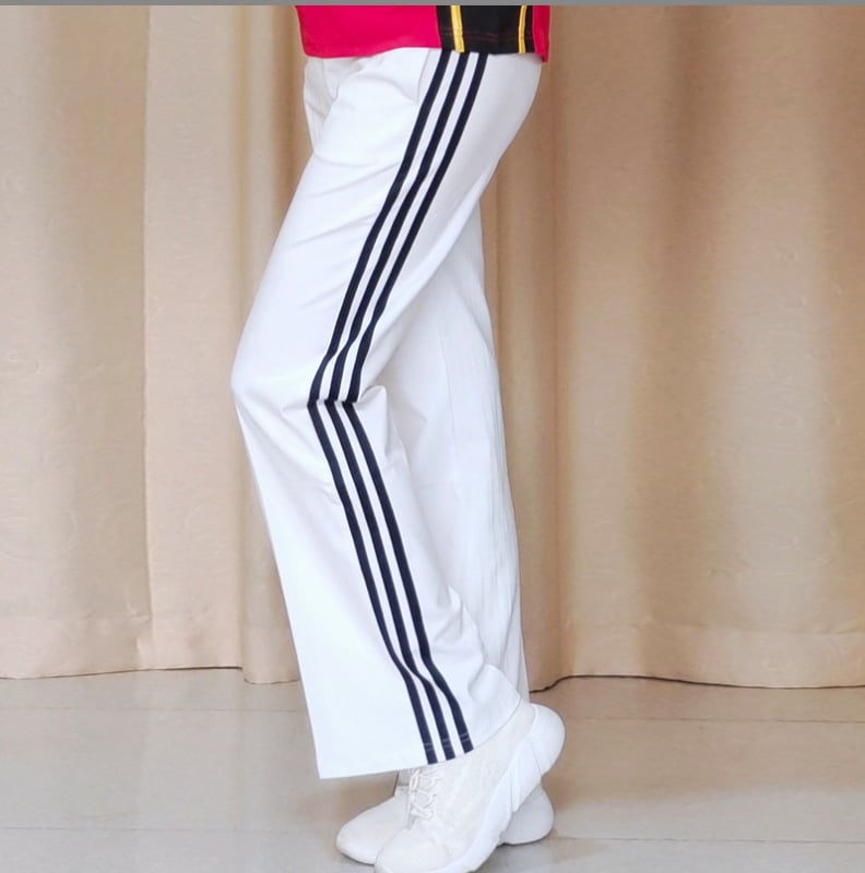 Női magas derekú, enyhén szélesedő sportnadrág három csíkkal, viszkóz szálas anyagból