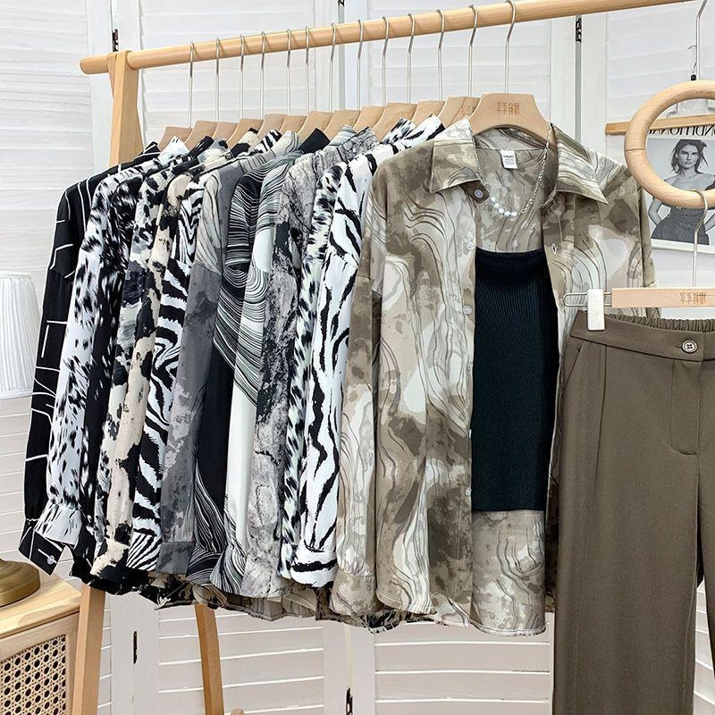 Cămașă cu imprimeu leopard în stil cerneală, poliester 90–95%, guler POLO, croială lejeră, nasturi pe un singur rând, Primăvara 2024