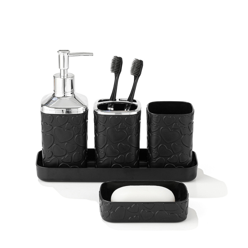 Plastični petodijelni set za kupaonicu s podloškom s reljefom srca; mogućnost tiskanja logotipa i prilagodba; odobrena privatna marka