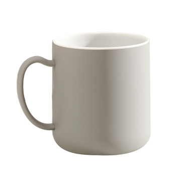 Plastična čašica za ispiranje usta, cilindričnog oblika, dvostruka stijena, otporna na visoke temperature, težina 121 g