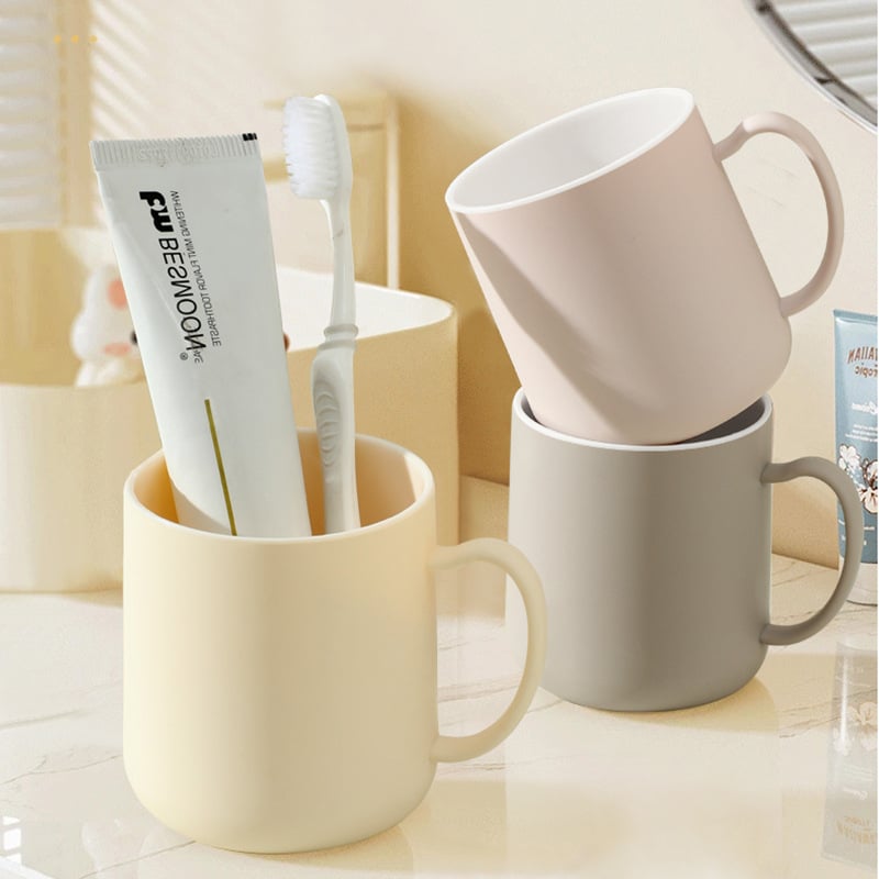 Plastična čašica za ispiranje usta, cilindričnog oblika, dvostruka stijena, otporna na visoke temperature, težina 121 g