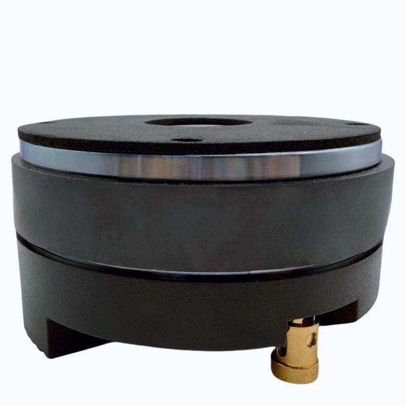 Driver de tweeter cu diafragmă din titan, circuit magnetic extern și încărcare horn