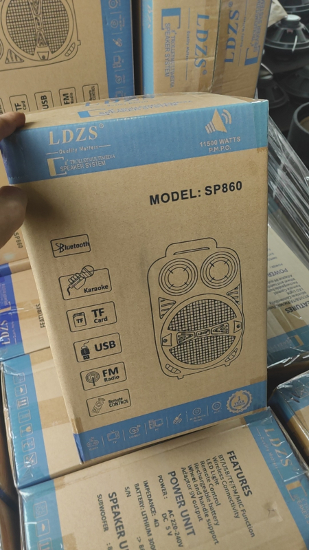 Boxă Bluetooth pentru karaoke în aer liber cu microfon wireless, 30W, răspuns în frecvență 40 Hz–20 kHz, SNR ≥70 dB, IPX2, baterie încorporată