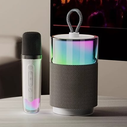 Karaoke mikrofon i Bluetooth zvučnik — IPX7 vodootporan, ugrađena baterija 1000–1200 mAh, 5W, Bluetooth 5.3, frekvencijski raspon 100 Hz–20 kHz