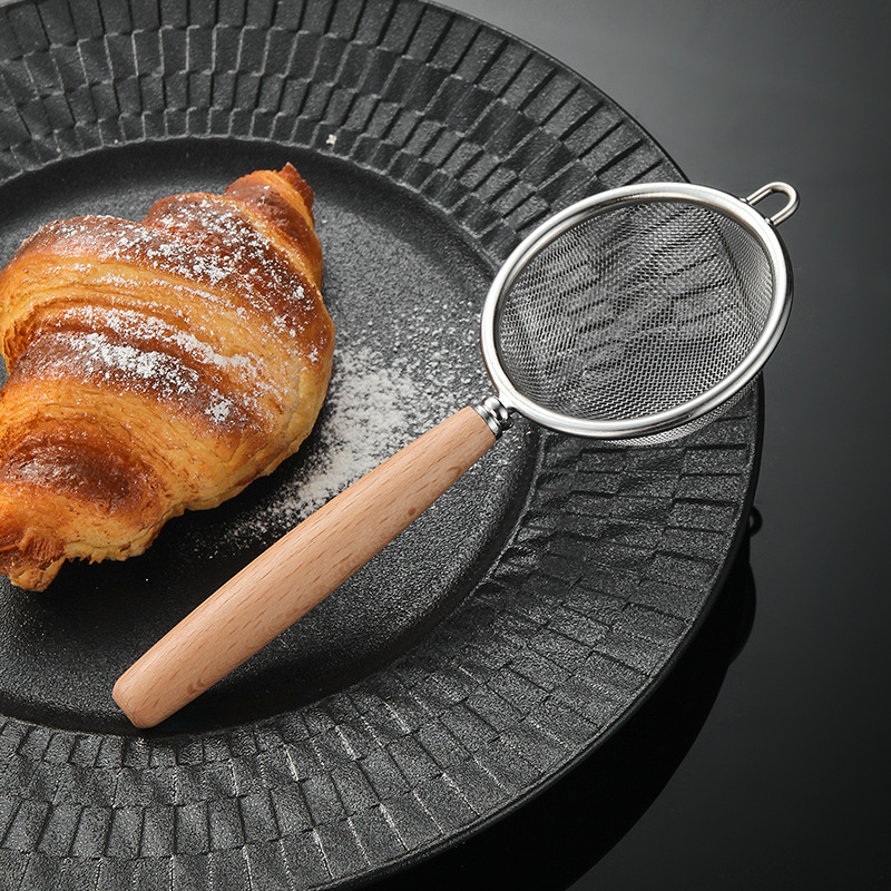 Liszt-szitáló 30-mesh rozsdamentes acélból, fa markolattal, csúszásmentes és hőálló konyhai eszköz