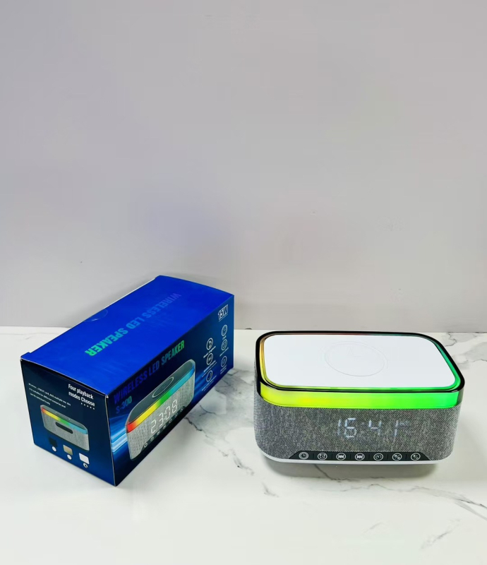 Bluetooth zvučnik s bežičnim punjenjem, digitalnim satom i ambijentalnim svjetlom; ugrađena baterija 1200-2000 mAh, 10 W, Bluetooth 5.3, frekvencijski raspon 100 Hz-20 kHz, domet 10 m