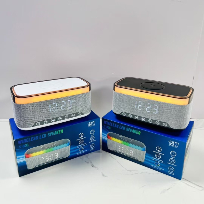 Bluetooth zvučnik s bežičnim punjenjem, digitalnim satom i ambijentalnim svjetlom; ugrađena baterija 1200-2000 mAh, 10 W, Bluetooth 5.3, frekvencijski raspon 100 Hz-20 kHz, domet 10 m