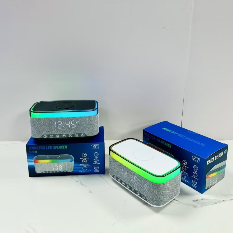 Bluetooth zvučnik s bežičnim punjenjem, digitalnim satom i ambijentalnim svjetlom; ugrađena baterija 1200-2000 mAh, 10 W, Bluetooth 5.3, frekvencijski raspon 100 Hz-20 kHz, domet 10 m