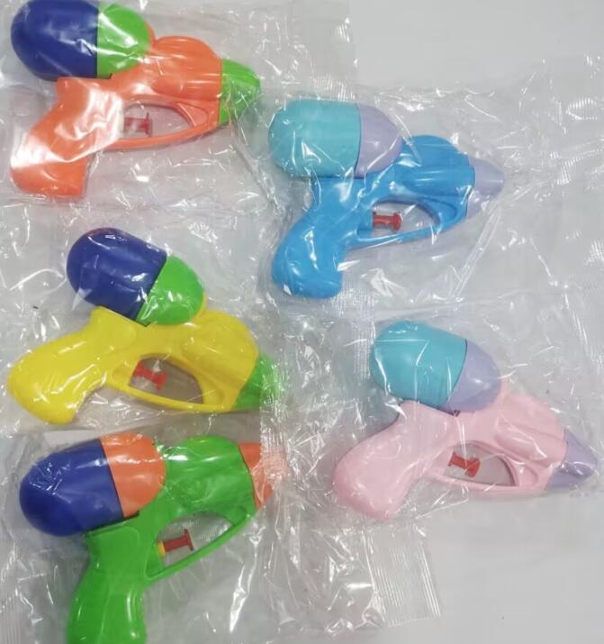 Vodeni pištolj — plastični, brend Fun Kachka, za uzrast 7–14 godina, interaktivna igračka za roditelje i djecu