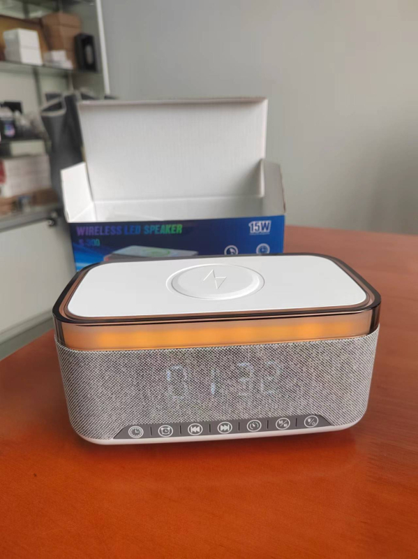 Bluetooth zvučnik s bežičnim punjenjem, digitalni sat i budilica, bijeli šum i ambijentalno osvjetljenje (Bluetooth 5.0 | 1000–1200 mAh | Bežično punjenje | 100 Hz–20 kHz | IPx3)