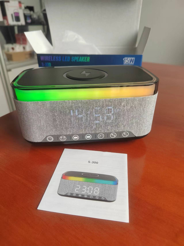 Bluetooth zvučnik s bežičnim punjenjem, digitalni sat i budilica, bijeli šum i ambijentalno osvjetljenje (Bluetooth 5.0 | 1000–1200 mAh | Bežično punjenje | 100 Hz–20 kHz | IPx3)