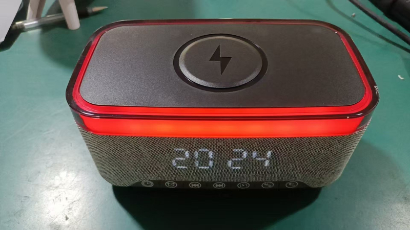 Nothing Bluetooth hangszóró 15W beépített 1200-2000mAh akkumulátorral, Bluetooth 5.3, vezeték nélküli töltés, RGB világítás (15W, Bluetooth 5.3, 1200-2000mAh)