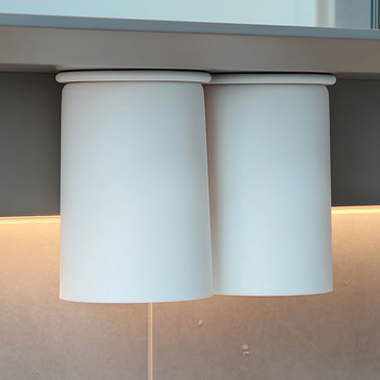 Tükör alatti mágneses fogkefetartó és szájöblítő pohár tartó, műanyag, fúrás nélküli rögzítés, négytagú család számára (anyag: műanyag; funkció: mágneses rögzítés; szerelés: fúrás nélküli)